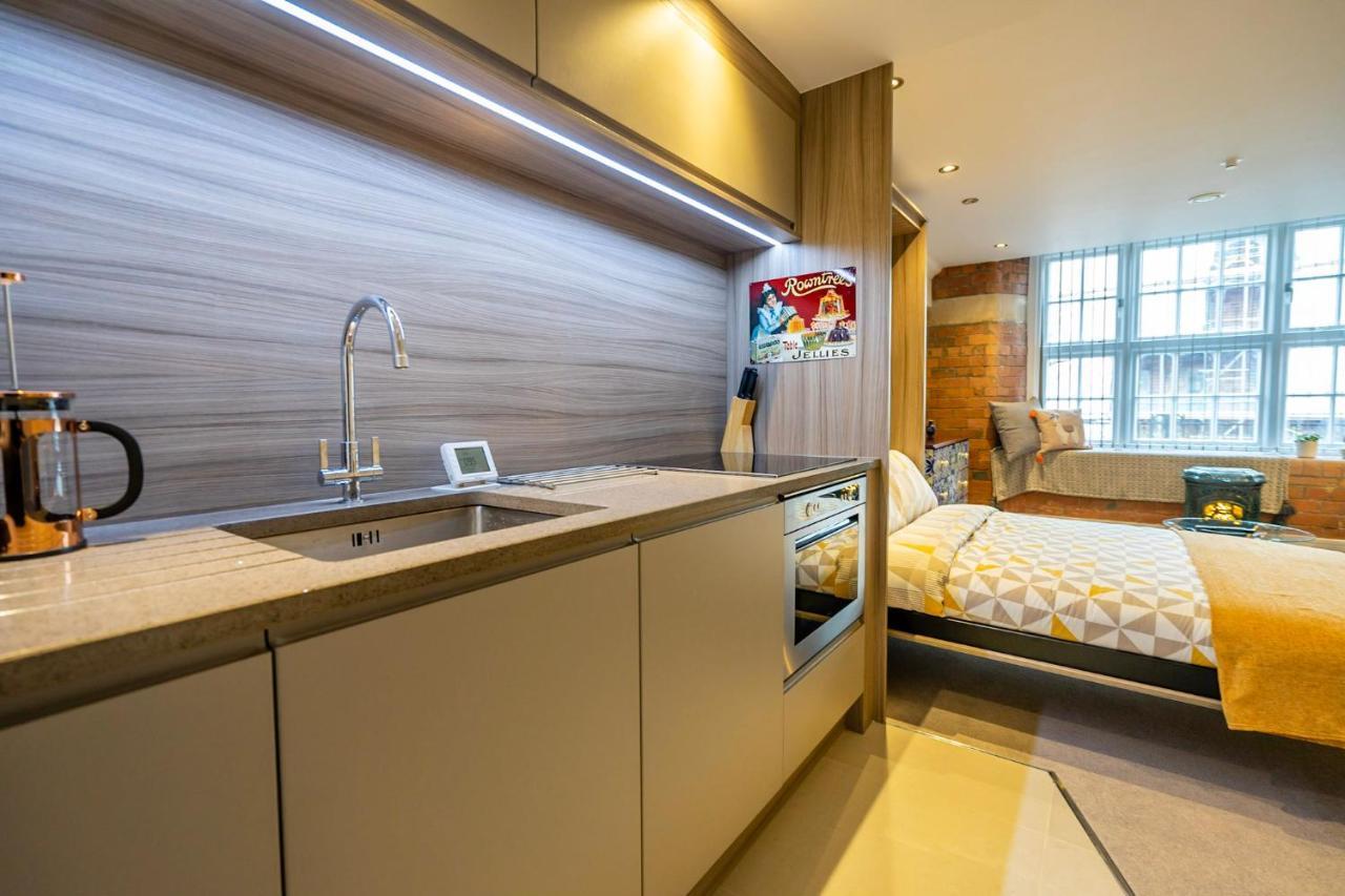 48 Cocoa Suites Йорк Екстериор снимка