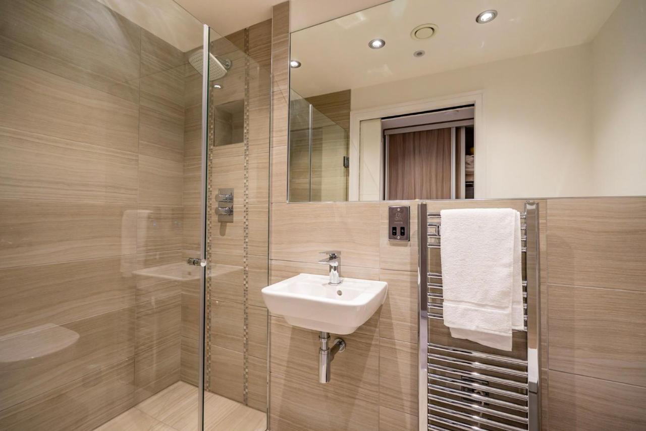 48 Cocoa Suites Йорк Екстериор снимка